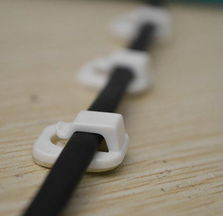 日本KM小号奶白粘贴式电话线固线夹 9枚入双排电线固定器，高效理线新选择